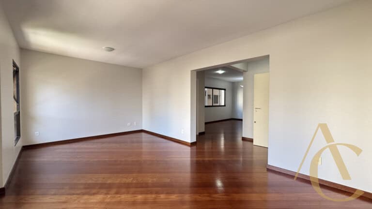 Apartamento à venda – 4 quartos sendo 2 suítes – Centro – Florianópolis/SC.