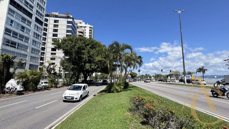 Apartamento à venda – 4 quartos sendo 2 suítes – Centro – Florianópolis/SC.