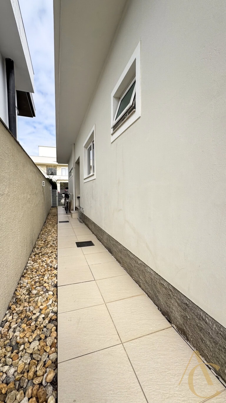 Casa residencial para venda – 4 suítes – Campeche, Florianópolis/SC.