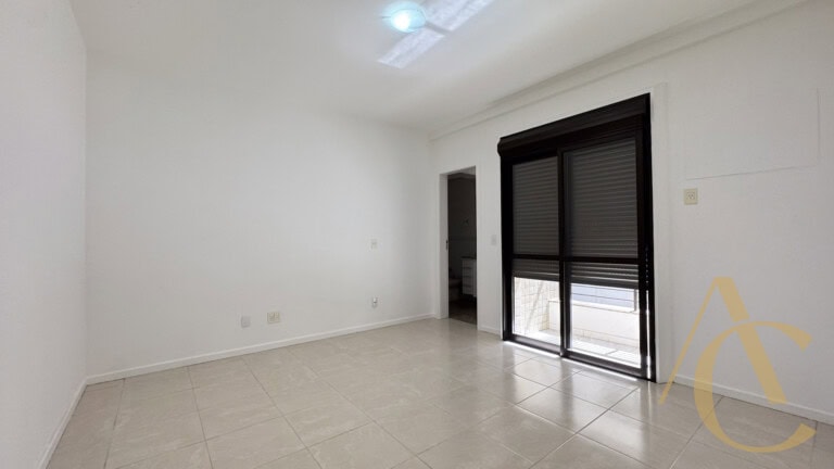 Apartamento à venda – 4 quartos sendo 2 suítes – Centro – Florianópolis/SC.