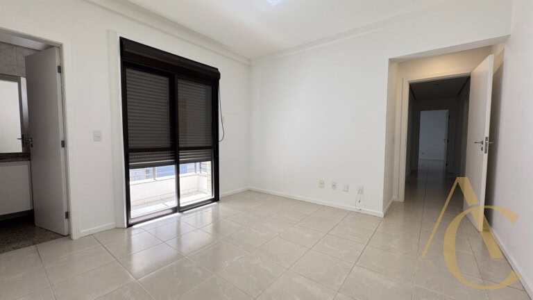 Apartamento à venda – 4 quartos sendo 2 suítes – Centro – Florianópolis/SC.