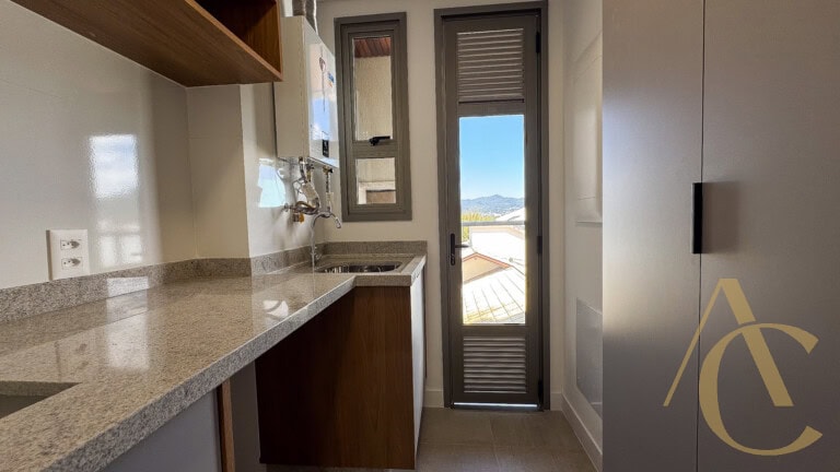 Apartamento para locação – 1 suíte e 2 demi-suítes – João Paulo, Florianópolis/SC.