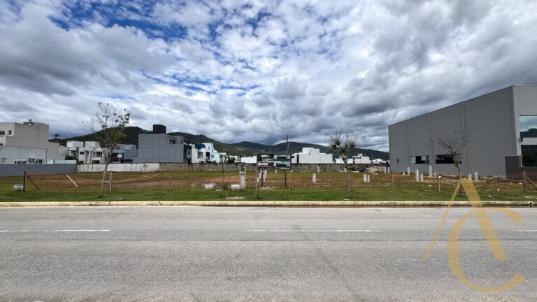 Loja para locação – 446,38m² – Deltaville – Biguaçu/SC.