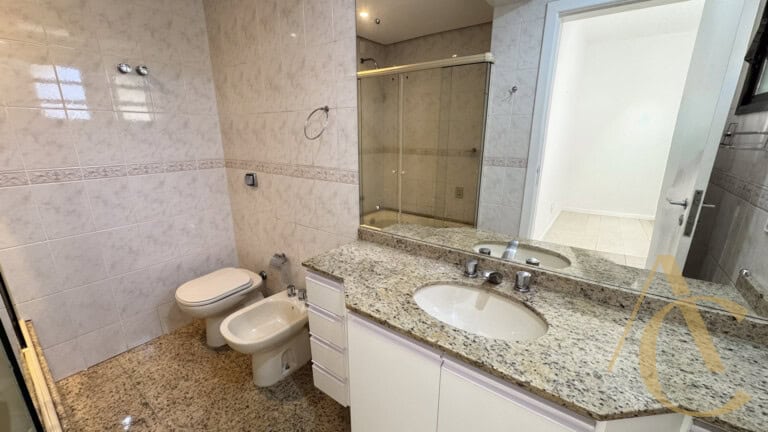 Apartamento à venda – 4 quartos sendo 2 suítes – Centro – Florianópolis/SC.