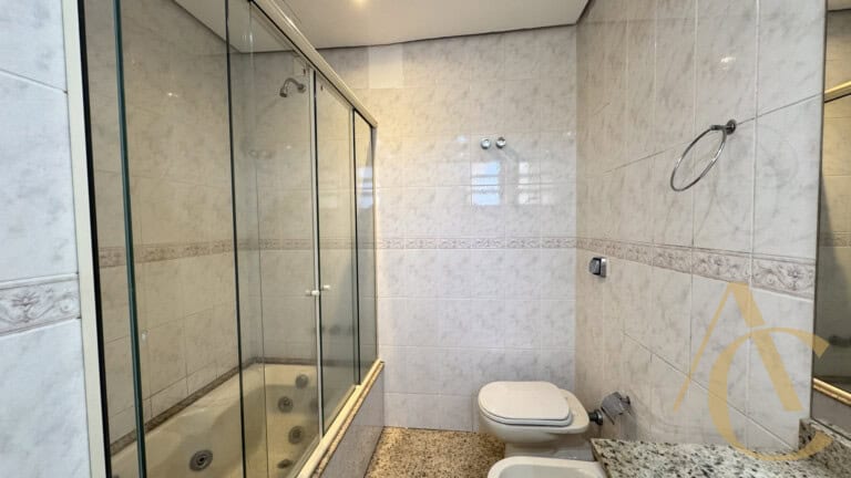 Apartamento à venda – 4 quartos sendo 2 suítes – Centro – Florianópolis/SC.