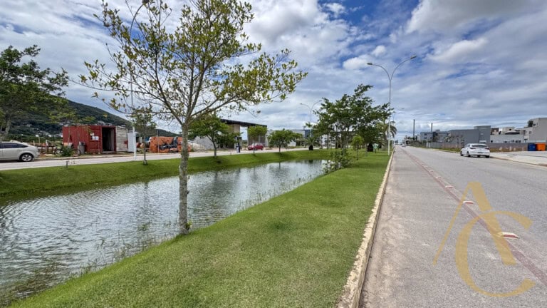 Loja para locação – 446,38m² – Deltaville – Biguaçu/SC.