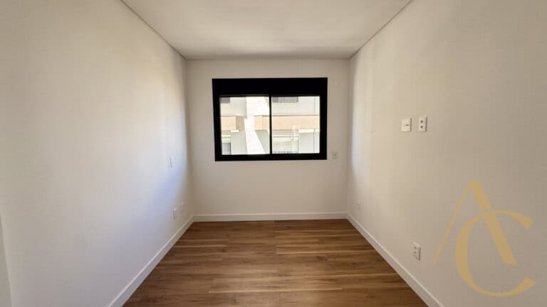 Apartamento à venda, 3 quartos sendo 1 suíte, Centro, Florianópolis, SC.