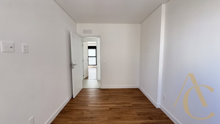 Apartamento à venda, 3 quartos sendo 1 suíte, Centro, Florianópolis, SC.