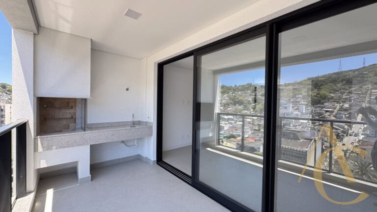 Apartamento à venda, 3 quartos sendo 1 suíte – 2 vagas de garagem – Centro, Florianópolis, SC.