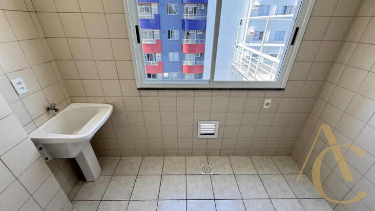 Apartamento para alugar – 03 quartos sendo 01 suíte – Centro – Palhoça/SC.