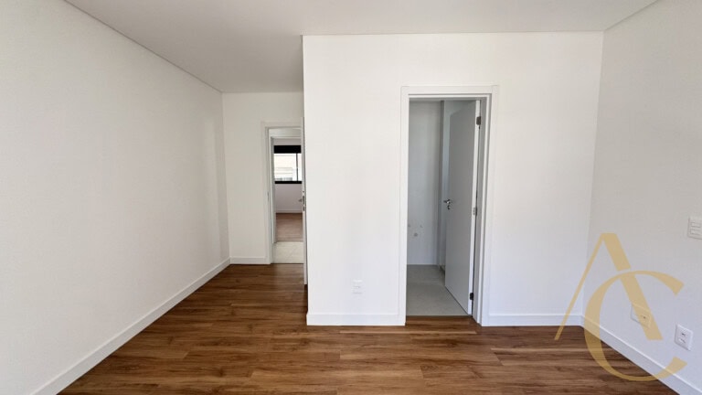 Apartamento à venda, 3 quartos sendo 1 suíte, Centro, Florianópolis, SC.