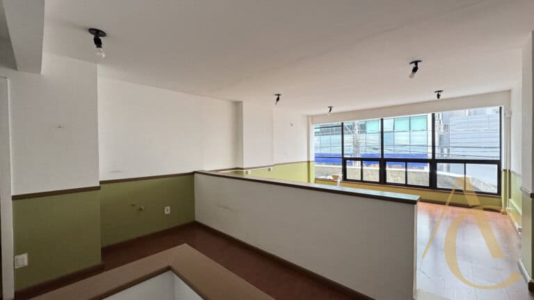 Loja para alugar com vitrine para rua Felipe Schmidt – Centro – Florianópolis, SC.