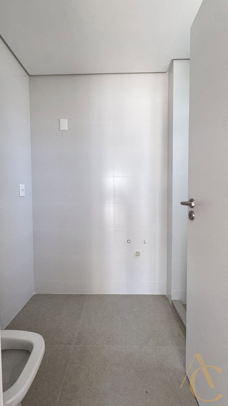 Apartamento à venda, 3 quartos sendo 1 suíte, Centro, Florianópolis, SC.