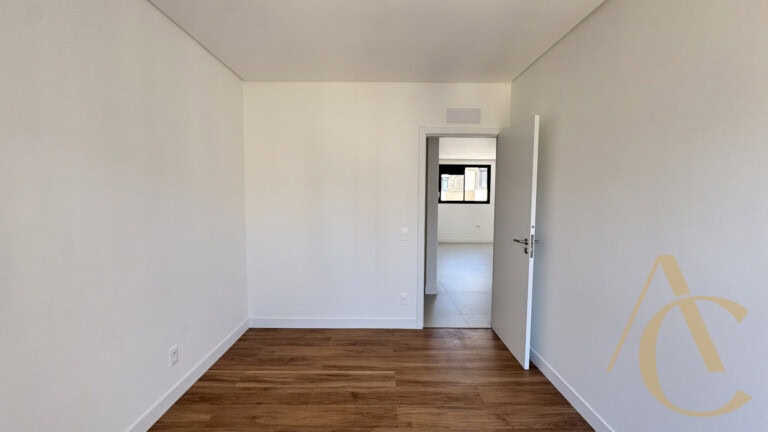 Apartamento à venda, 3 quartos sendo 1 suíte – 2 vagas de garagem – Centro, Florianópolis, SC.