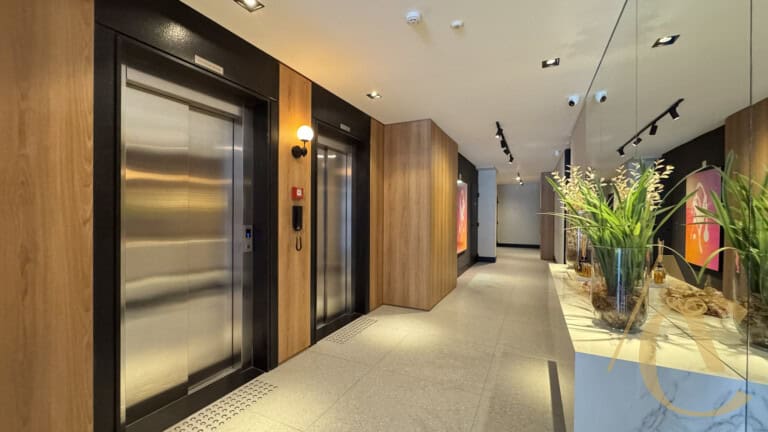 Apartamento à venda, 3 quartos sendo 1 suíte – 2 vagas de garagem –  Centro, Florianópolis, SC.