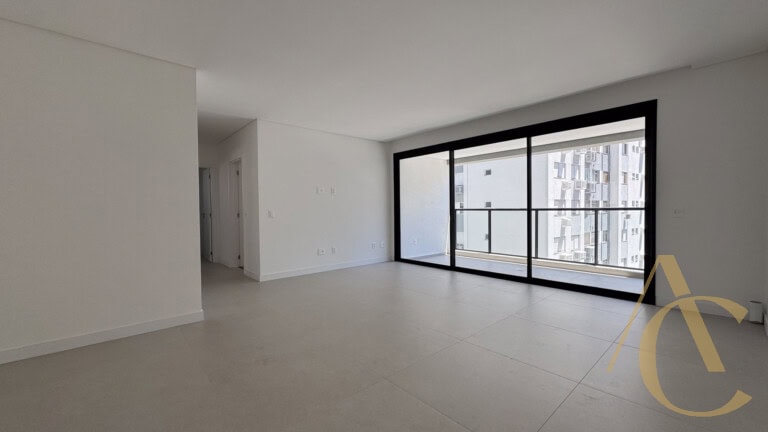 Apartamento à venda, 3 quartos sendo 1 suíte – 2 vagas de garagem –  Centro, Florianópolis, SC.