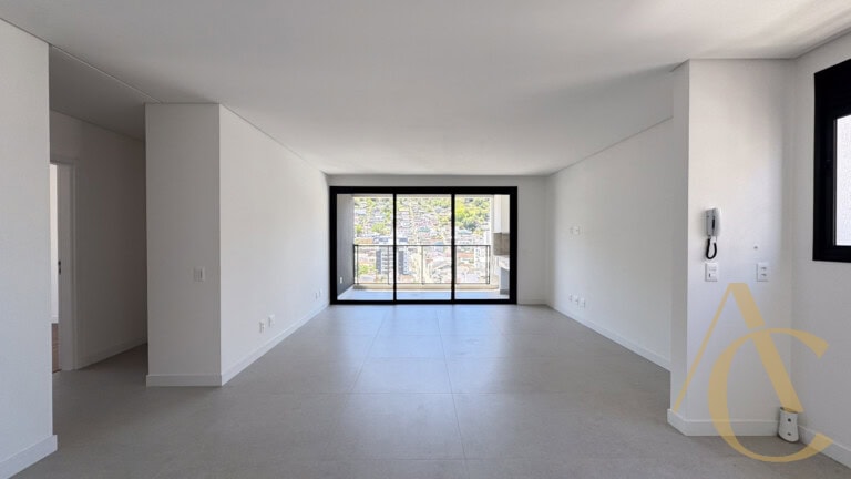 Apartamento à venda, 3 quartos sendo 1 suíte – 2 vagas de garagem – Centro, Florianópolis, SC.