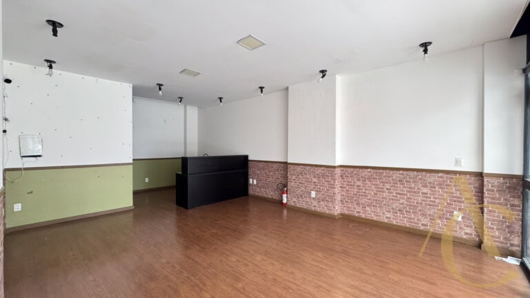 Loja para alugar com vitrine para rua Felipe Schmidt – Centro – Florianópolis, SC.