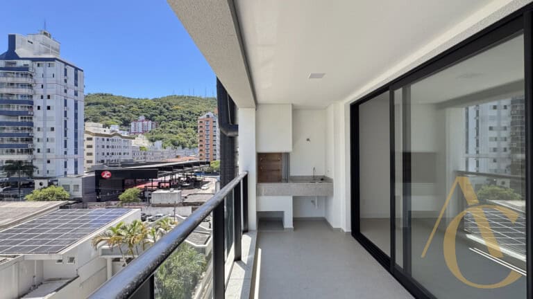 Apartamento à venda, 3 quartos sendo 1 suíte – 2 vagas de garagem –  Centro, Florianópolis, SC.