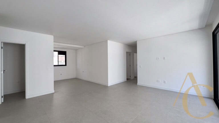 Apartamento à venda, 3 quartos sendo 1 suíte – 2 vagas de garagem –  Centro, Florianópolis, SC.