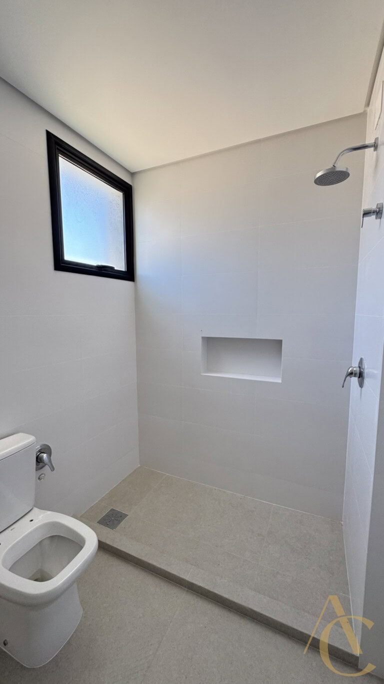 Apartamento à venda, 3 quartos sendo 1 suíte – 2 vagas de garagem – Centro, Florianópolis, SC.