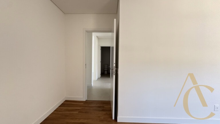 Apartamento à venda, 3 quartos sendo 1 suíte – 2 vagas de garagem – Centro, Florianópolis, SC.