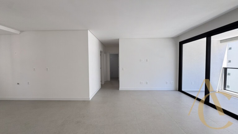 Apartamento à venda, 3 quartos sendo 1 suíte, Centro, Florianópolis, SC.