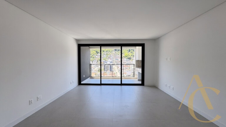 Apartamento à venda, 3 quartos sendo 1 suíte – 2 vagas de garagem – Centro, Florianópolis, SC.