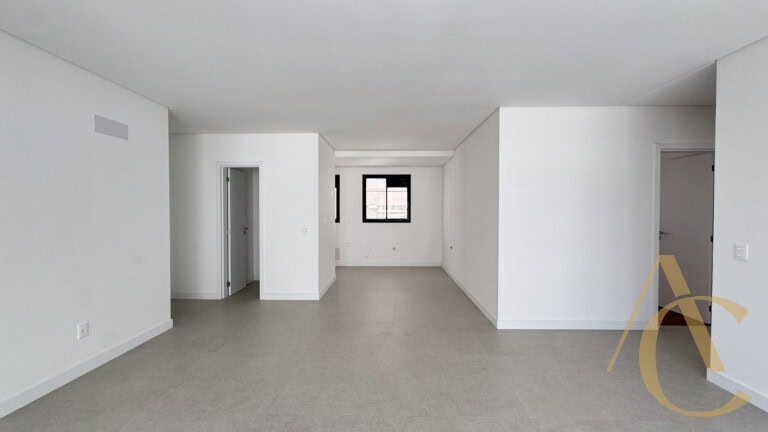 Apartamento à venda, 3 quartos sendo 1 suíte, Centro, Florianópolis, SC.