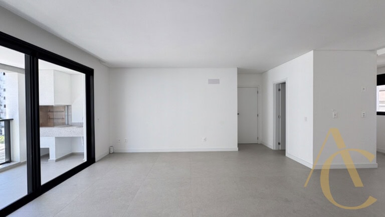 Apartamento à venda, 3 quartos sendo 1 suíte, Centro, Florianópolis, SC.