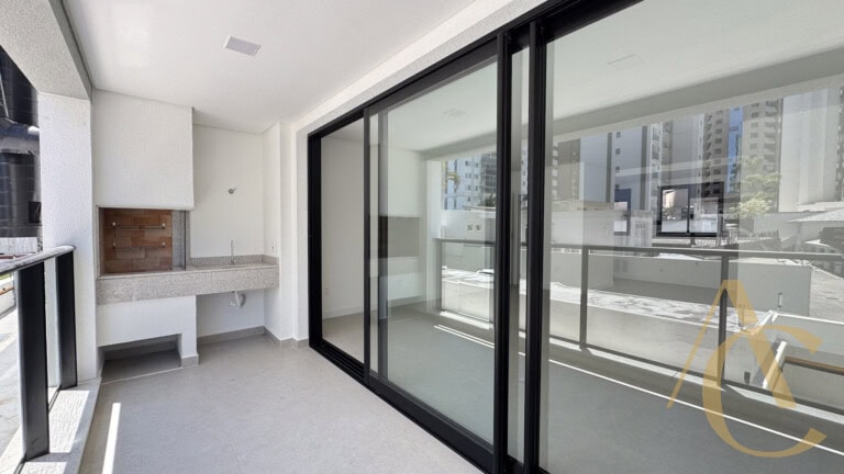 Apartamento à venda, 3 quartos sendo 1 suíte, Centro, Florianópolis, SC.