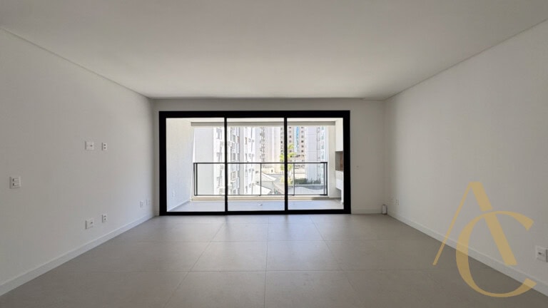 Apartamento à venda, 3 quartos sendo 1 suíte – 2 vagas de garagem –  Centro, Florianópolis, SC.