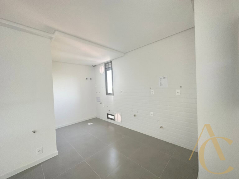 Apartamento à venda – 3 quartos sendo 2 suítes – Cacupé – Florianópolis/SC.