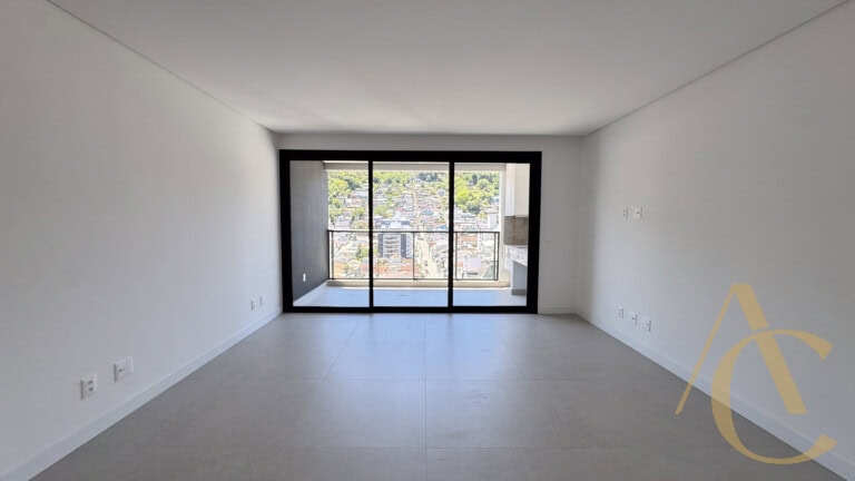 Apartamento à venda, 3 quartos sendo 1 suíte – 2 vagas de garagem – Centro, Florianópolis, SC.