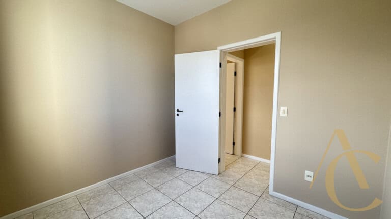 Apartamento para alugar – 03 quartos sendo 01 suíte – Centro – Palhoça/SC.