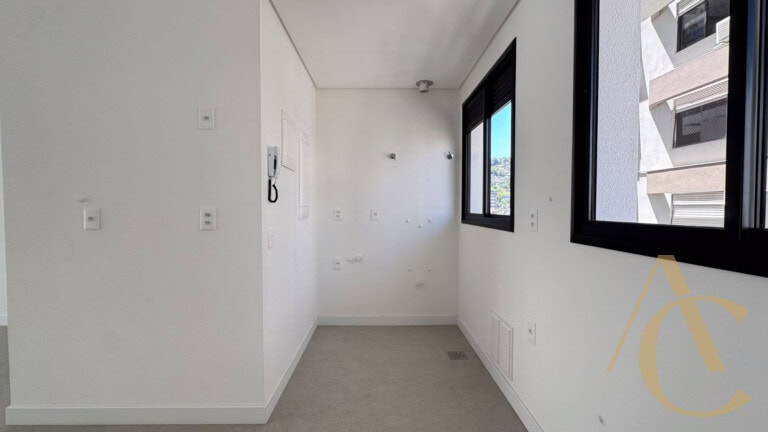 Apartamento à venda, 3 quartos sendo 1 suíte, Centro, Florianópolis, SC.