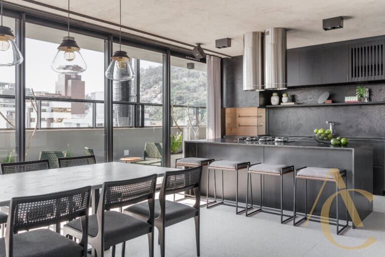 Apartamento à venda, 3 quartos sendo 1 suíte – 2 vagas de garagem –  Centro, Florianópolis, SC.