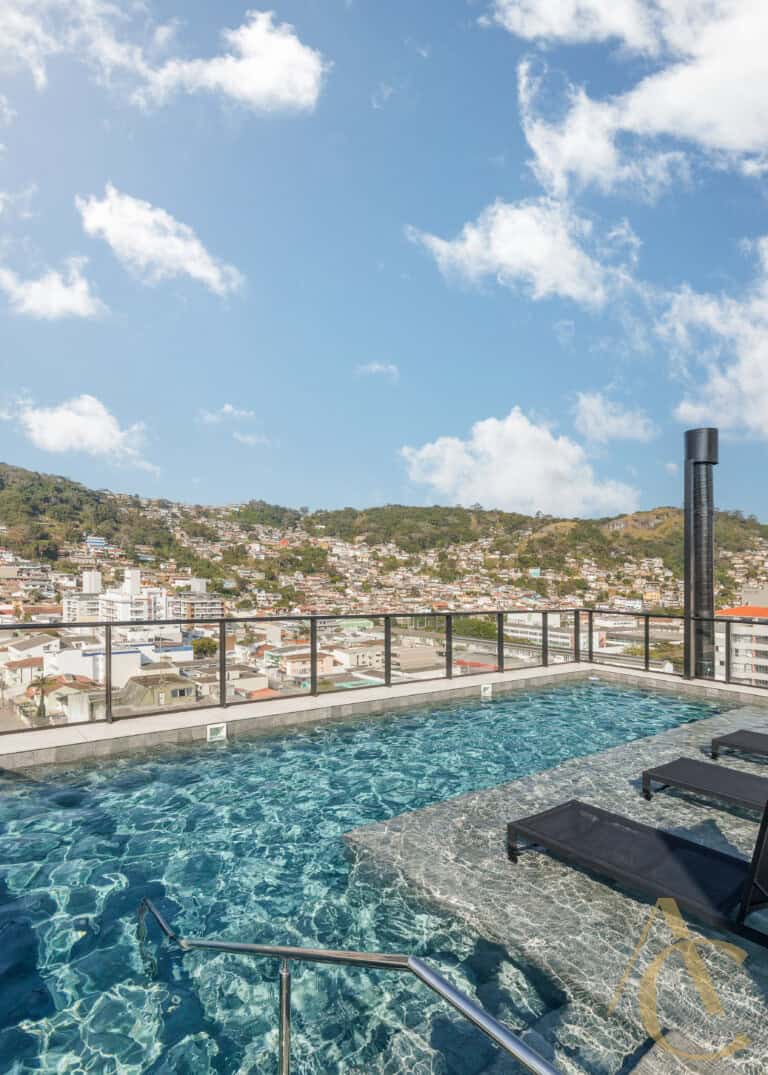 Apartamento à venda, 3 quartos sendo 1 suíte – 2 vagas de garagem –  Centro, Florianópolis, SC.