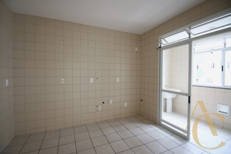 Apartamento à venda – 03 quartos sendo 01 suíte – Centro – Palhoça/SC.