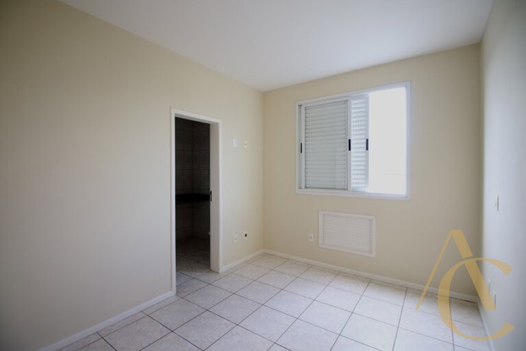 Apartamento à venda – 03 quartos sendo 01 suíte – Centro – Palhoça/SC.