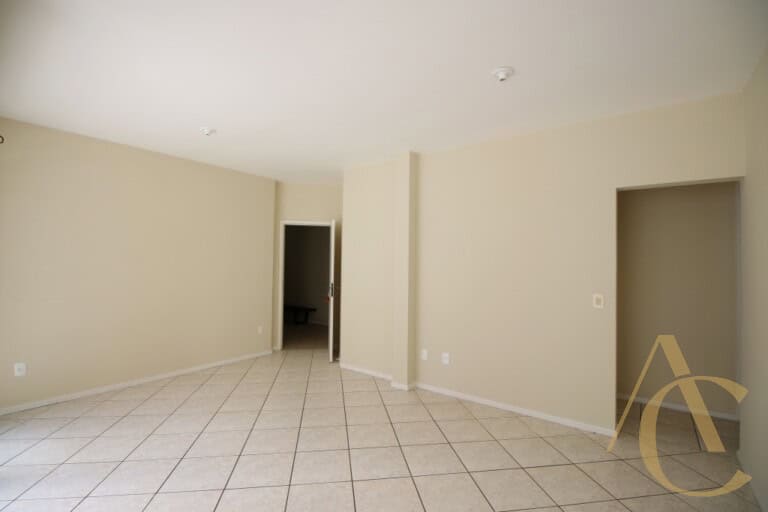 Apartamento à venda – 03 quartos sendo 01 suíte – Centro – Palhoça/SC.