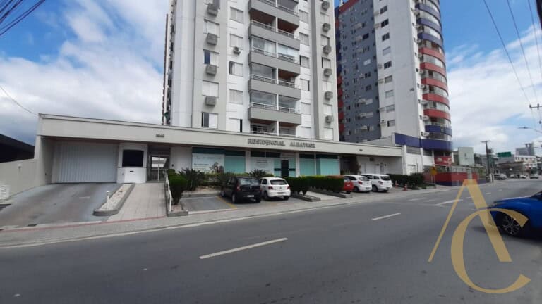 Apartamento para alugar – 03 quartos sendo 01 suíte – Centro – Palhoça/SC.