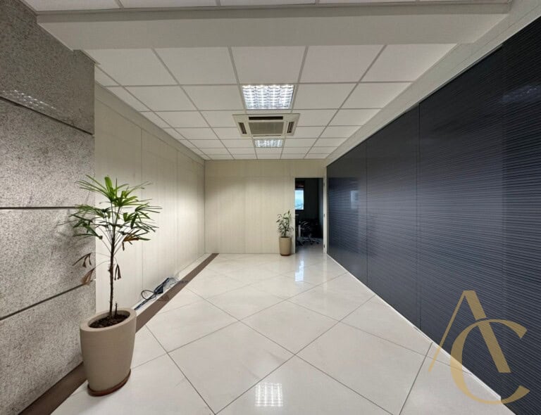 Sala à venda – 344,83m² – Barreiros – São José /SC.