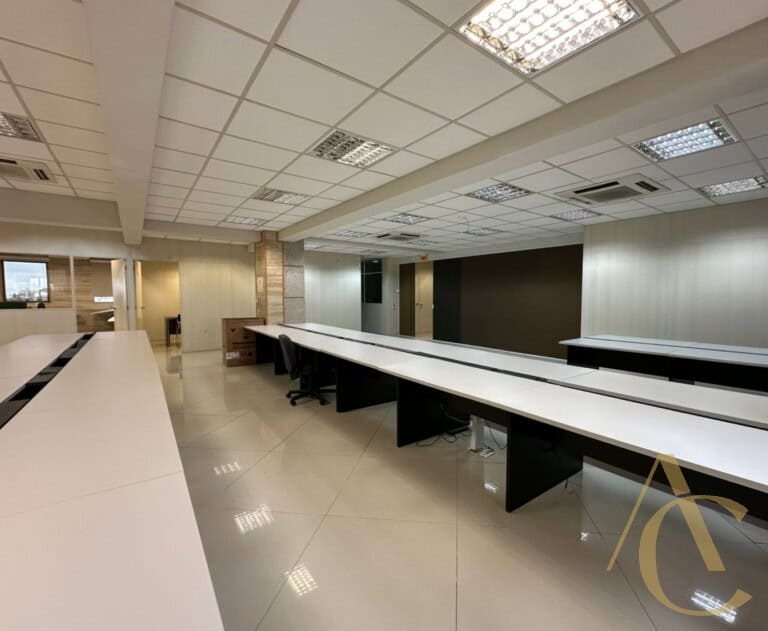 Sala à venda – 344,83m² – Barreiros – São José /SC.
