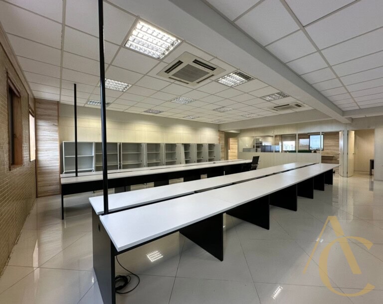 Sala à venda – 344,83m² – Barreiros – São José /SC.