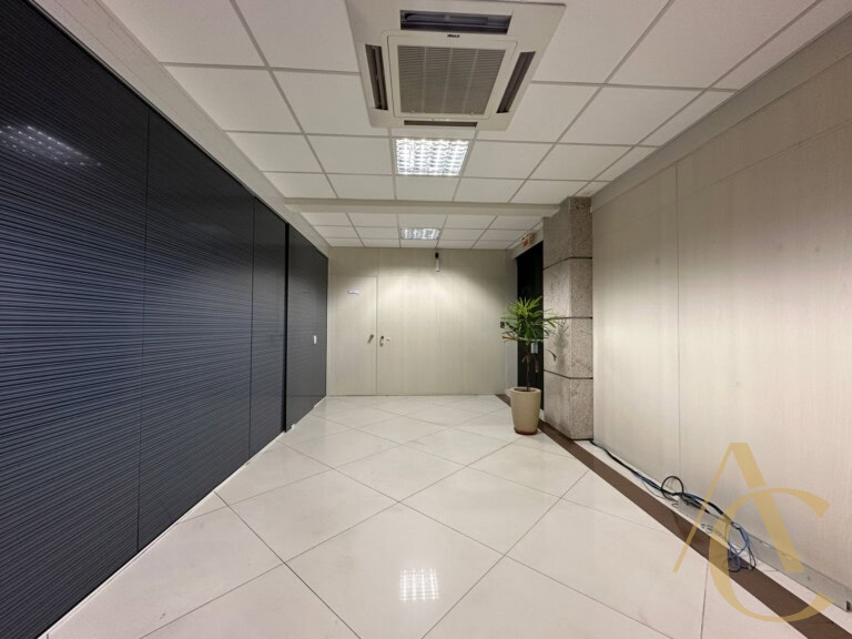 Sala à venda – 344,83m² – Barreiros – São José /SC.