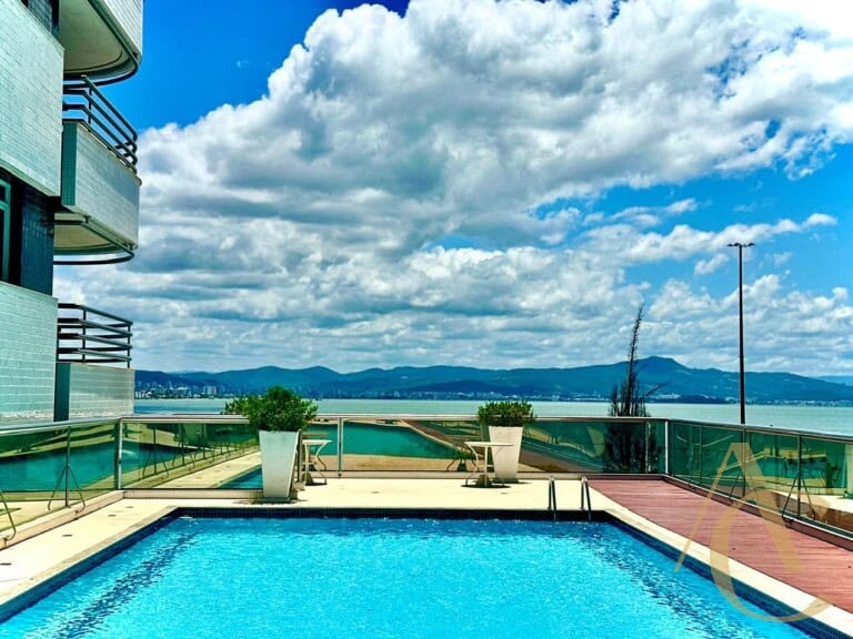 Apartamento à venda – 3 suítes – 3 vagas de garagem – Florianópolis, SC.