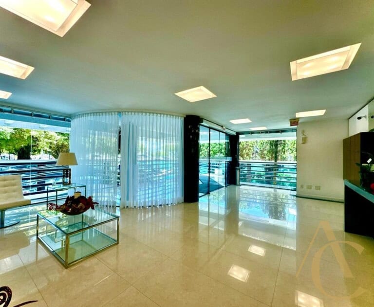 Apartamento à venda – 3 suítes – 3 vagas de garagem – Florianópolis, SC.