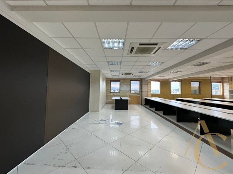 Sala à venda – 344,83m² – Barreiros – São José /SC.