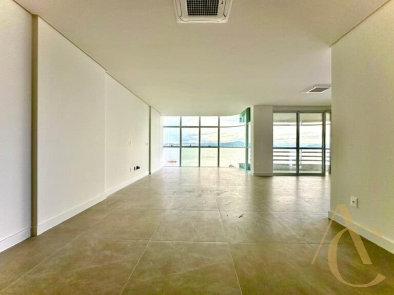 Apartamento à venda – 3 suítes – 3 vagas de garagem – Florianópolis, SC.